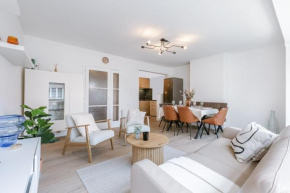 Hugo by the harbor, light-filled and centrally located apartment - free parking